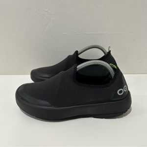OOFOS OOmg eeZee Women's Size 6.5 Black Low Top Slip On Comfort Shoes